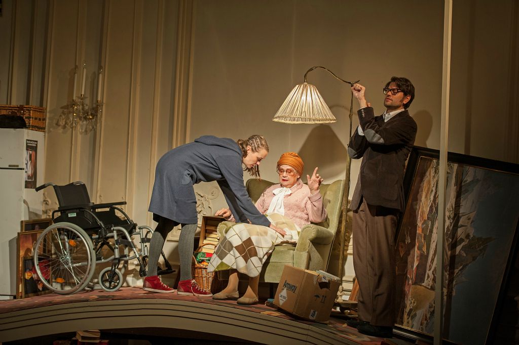 A. Galvada - Regie: A. Grossgasteiger - Salzburger Landestheater, Buehne 24 im Marionettentheater